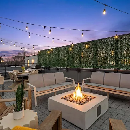Skyline Views Hot Tub Fire Pit Grill & Parking Holiday home *