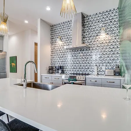 Holiday home 1 Mi To General: Upscale Townhome