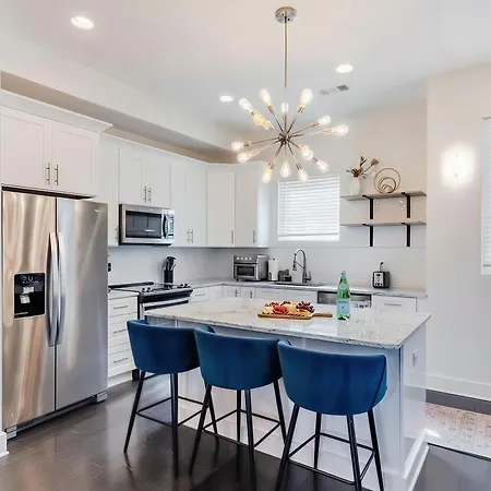 Rooftop Views & Patio Lounge Near Downtown Holiday home Nashville