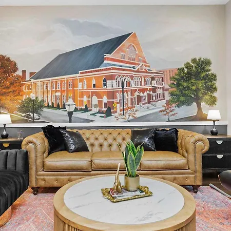Luxury Gated Duo Sleeps 24 Karaoke & Rooftop Nashville
