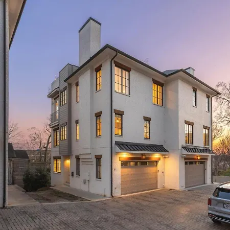 Townhome With Rooftop Garage Pool Table By Belmont And Vanderbilt Holiday home