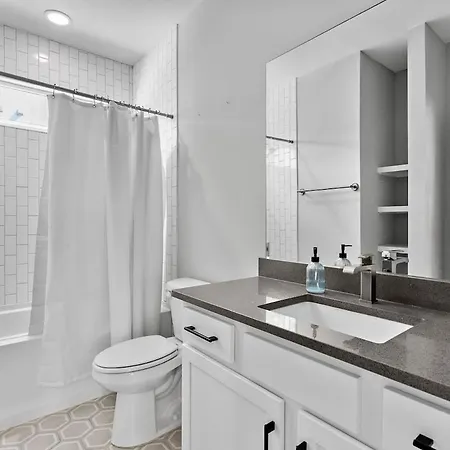 Lucky 7 - Hip East Nash Townhouse & Rooftop Deck * Nashville