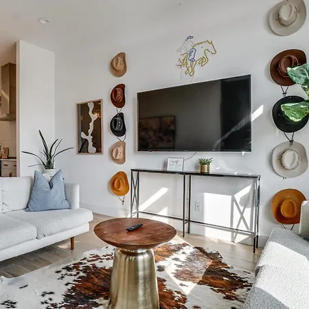 Pet-friendly Townhome W/ Rooftop Deck! Holiday home *