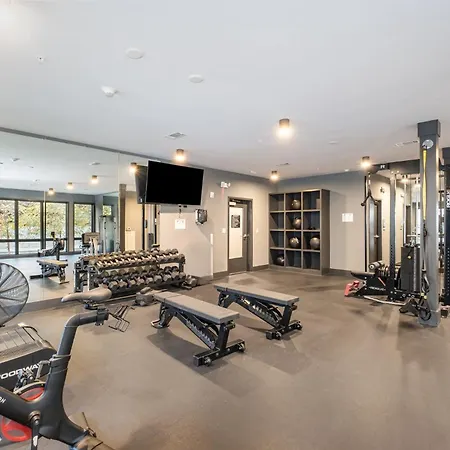 Holiday home Modern West End For 6 Shared Pool & Gym *