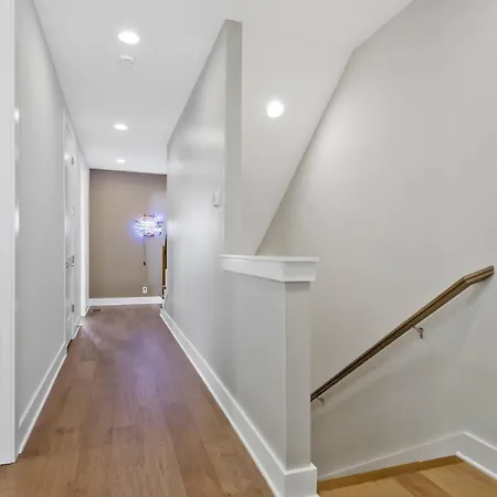 Holiday home Music Mansion! 2mi To Broadway, 12 Beds