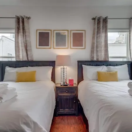 With Stunning Rooftop Views * Nashville