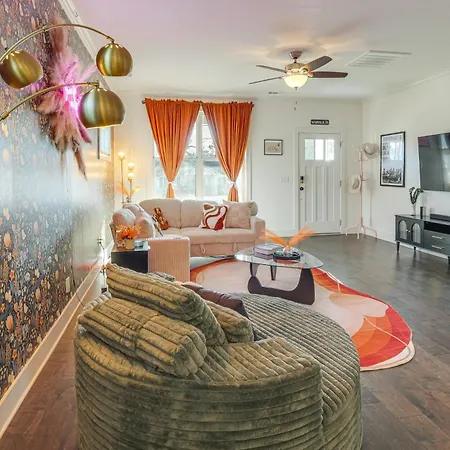 Retro Disco Haven Near Downtown Nash! *