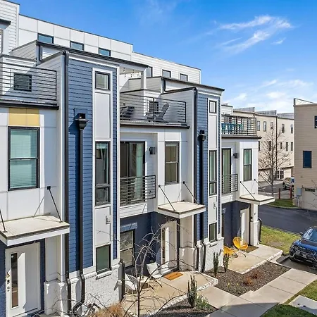 Lucky 7 - Hip East Nash Townhouse & Rooftop Deck *
