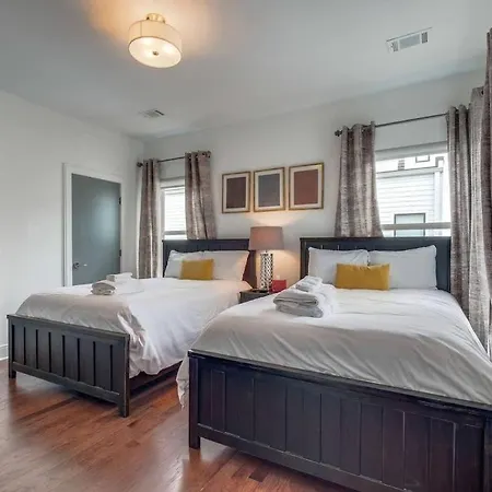 With Stunning Rooftop Views * Nashville