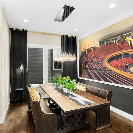 Luxury Gated Duo Sleeps 24 Karaoke & Rooftop Holiday home