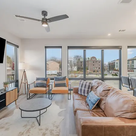 Modern West End For 6 Shared Pool & Gym *