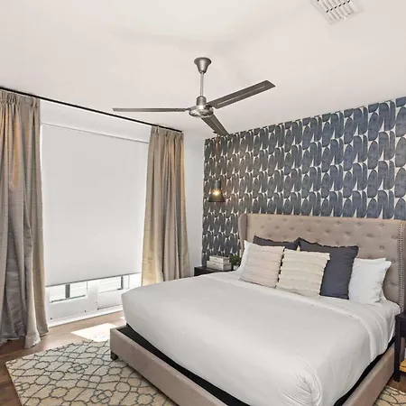 8th Ave South Gem Fabulous For Groups Of 12 Holiday home