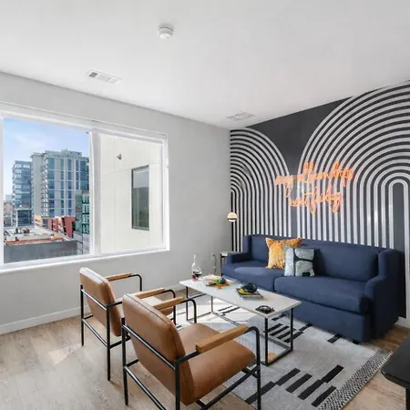 Vinyl - Rooftop Pool - Gym - On Music Row Holiday home