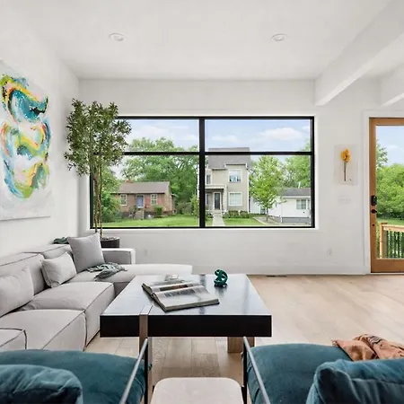 Modern Palette - Private Patio - Mins To Broadway Holiday home Nashville