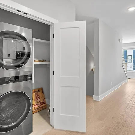 Lucky 7 - Hip East Nash Townhouse & Rooftop Deck *