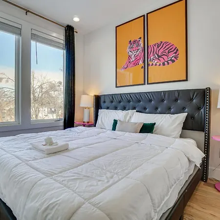 1 Mi To General: Upscale Townhome