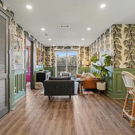 Petal & Palm-rooftop Patio & Gym-mins To Broadway Holiday home Nashville