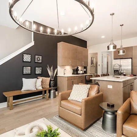 Outlaw-rooftop Patio & Game Room-mins To Broadway Holiday home *