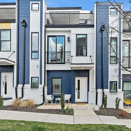 Lucky 7 - Hip East Nash Townhouse & Rooftop Deck Holiday home