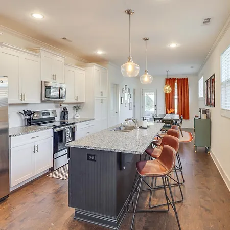 Holiday home Retro Disco Haven Near Downtown Nash! Nashville