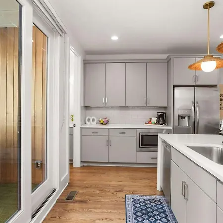 Prime Spot Minutes To 12 South Gulch & Broadway Holiday home Nashville