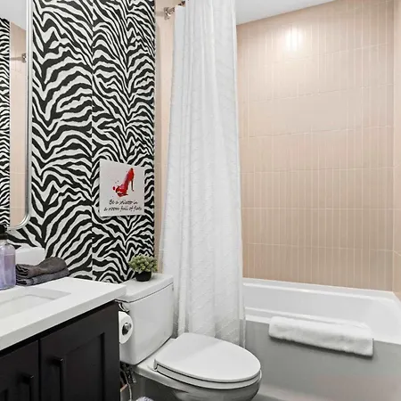 Luxury Gated Duo Sleeps 24 Karaoke & Rooftop *