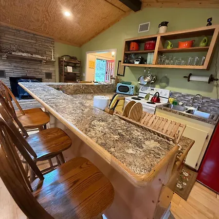 Holiday home Cozy Waterfront With Fire Pit Nashville