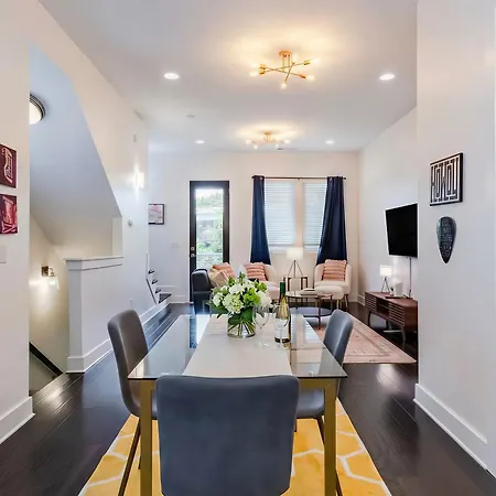 Rooftop Views & Patio Lounge Near Downtown Holiday home *