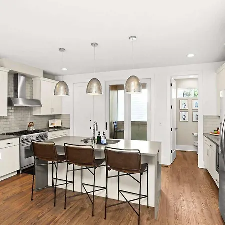 8th Ave South Gem Fabulous For Groups Of 12 Holiday home