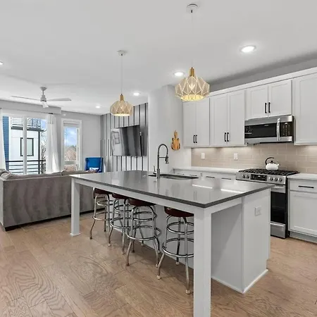 Lucky 7 - Hip East Nash Townhouse & Rooftop Deck *