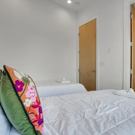 1 Mi To General: Upscale Townhome Nashville