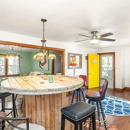 Holiday home Upper Unit Retreat Pet-friendly