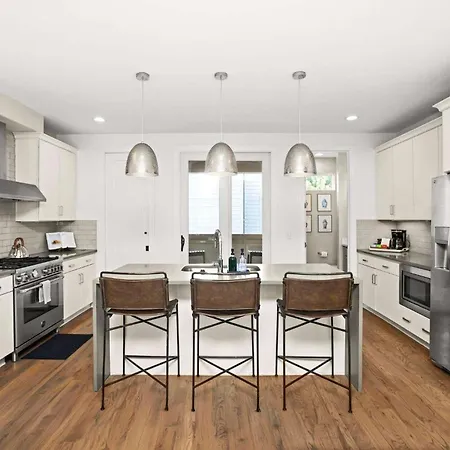 Holiday home 8th Ave South Gem Fabulous For Groups Of 12