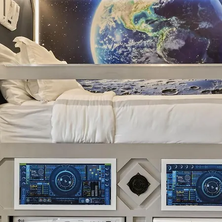 Apartment Cosmic Cowboy By Avantstay Nashville
