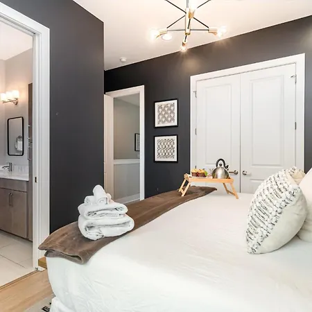 Holiday home Outlaw-rooftop Patio & Game Room-mins To Broadway