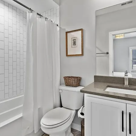 Holiday home Lucky 7 - Hip East Nash Townhouse & Rooftop Deck *