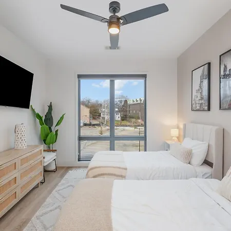 Modern West End For 6 Shared Pool & Gym