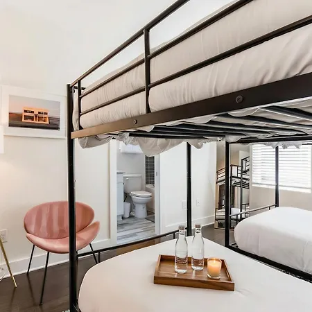 Holiday home Rooftop Views & Patio Lounge Near Downtown *