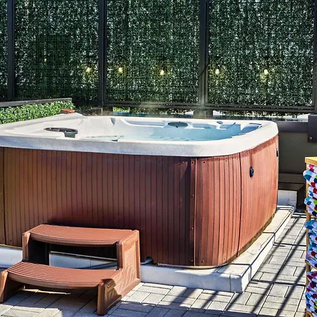 Skyline Views Hot Tub Fire Pit Grill & Parking Holiday home *