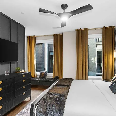 Holiday home Luxury Gated Duo Sleeps 24 Karaoke & Rooftop *