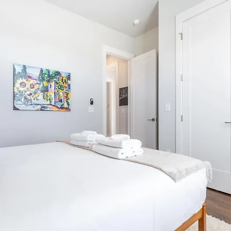 The Brightside Retreat - East Nash Balcony Views Holiday home Nashville