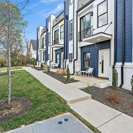 Lucky 7 - Hip East Nash Townhouse & Rooftop Deck Holiday home
