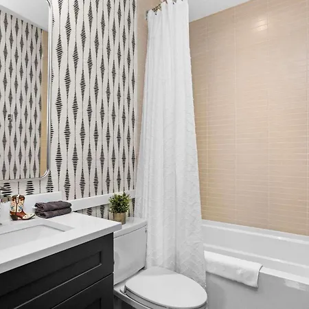 Holiday home Luxury Gated Duo Sleeps 24 Karaoke & Rooftop Nashville
