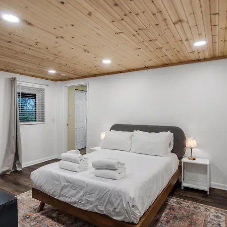 The Cornish Classic - Cozy Ranch Near Downtown