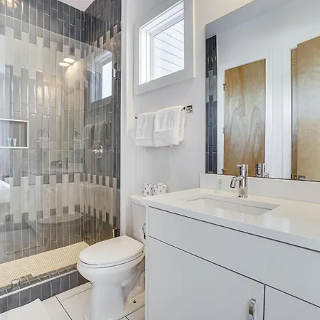 1 Mi To General: Upscale Townhome Holiday home Nashville