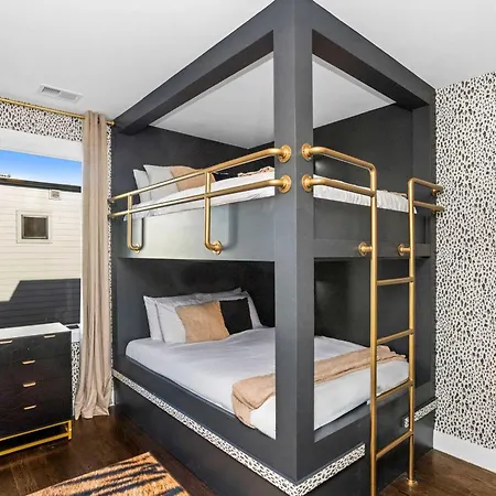 Luxury Gated Duo Sleeps 24 Karaoke & Rooftop
