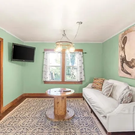 Upper Unit Retreat Pet-friendly *