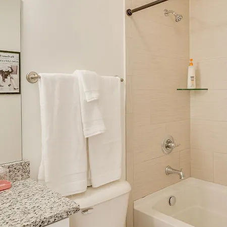 Holiday home Retro Disco Haven Near Downtown Nash!