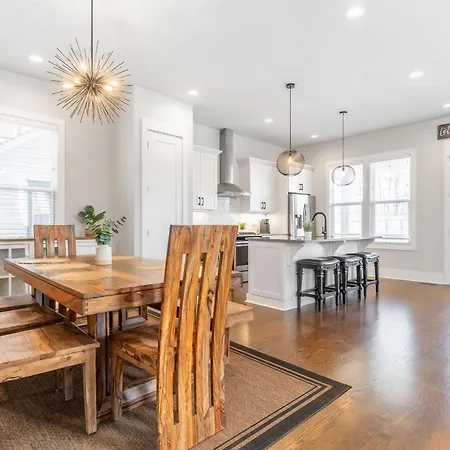 The Brightside Retreat - East Nash Balcony Views Holiday home Nashville