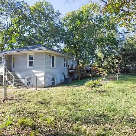 Upper Unit Retreat Pet-friendly